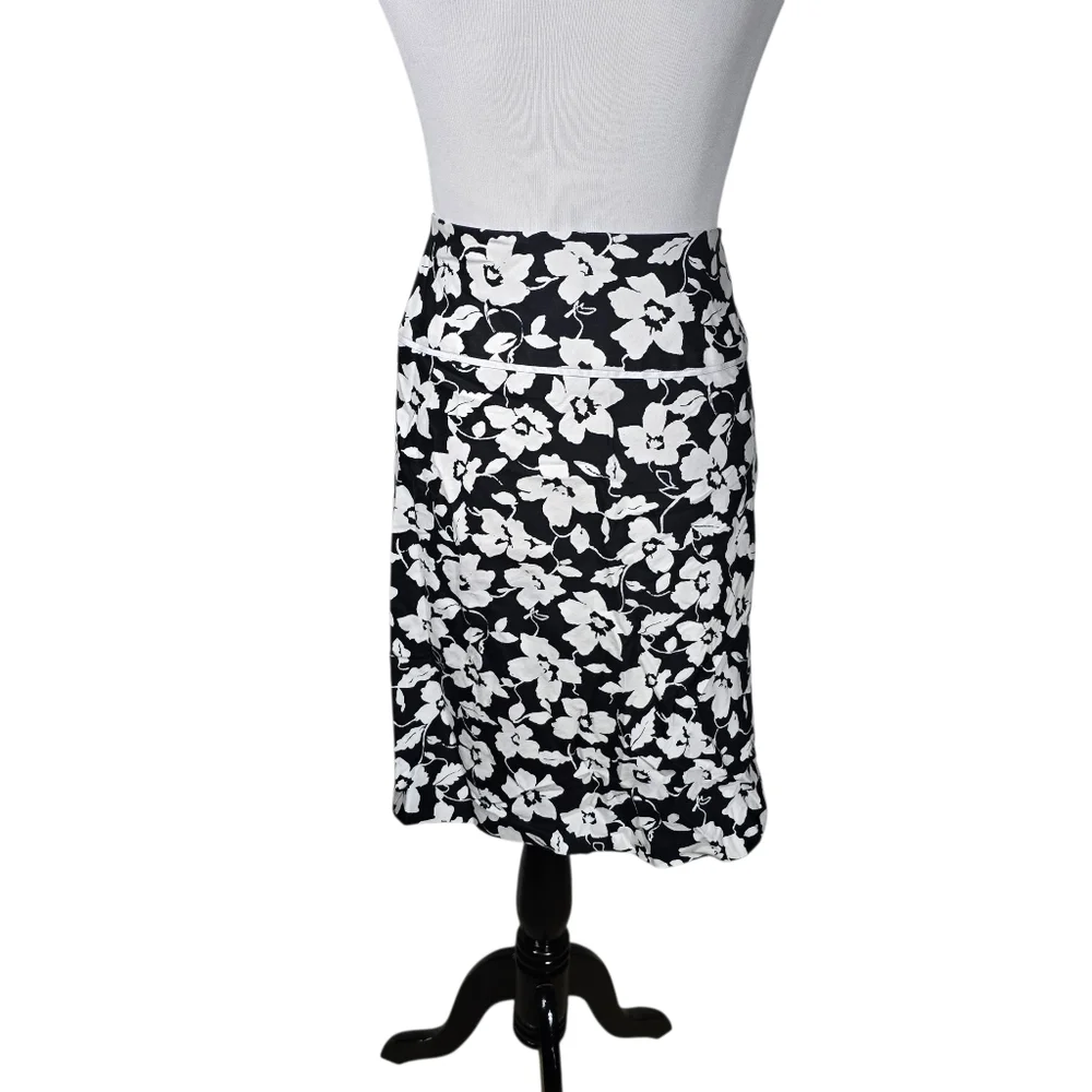 Laura Scott Size 14 Black and White Floral Skirt